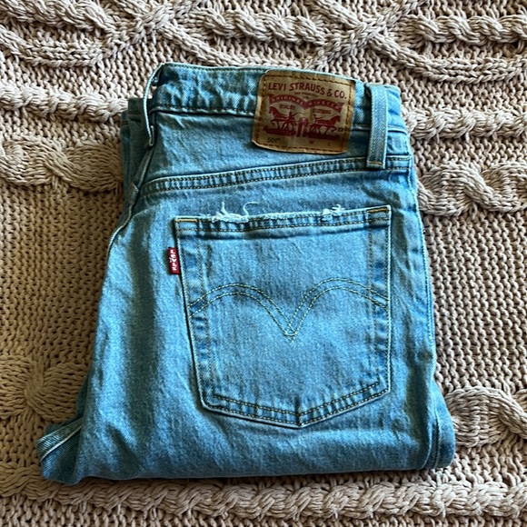 Levi 501 Classics Light Wash - Picture 2 of 3